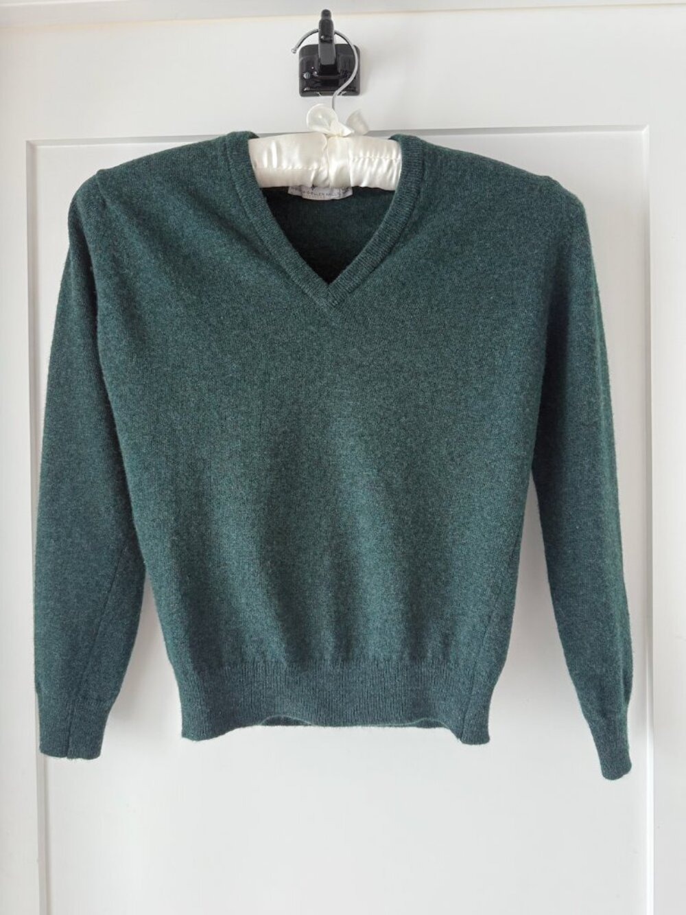 Vintage James Pringle Wool Sweater Green XS 34 V Neck Minimalist Classic
